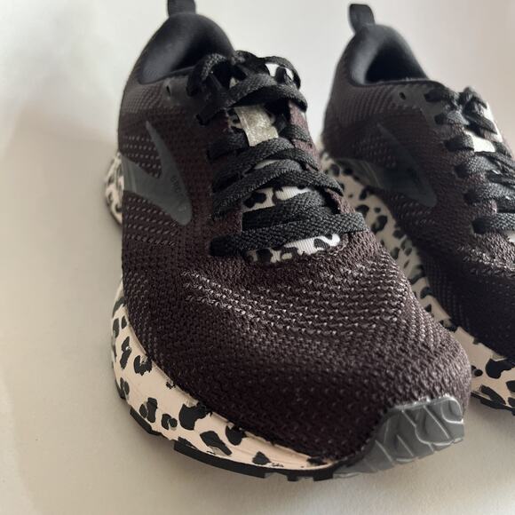 Brooks Revel 5 Women's Black Leopard Running Shoes Size 7.5 - Picture 3 of 13